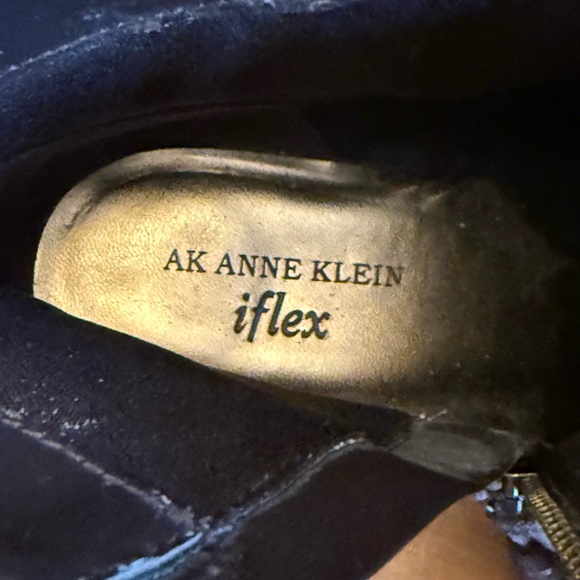 Elegant Anne Klein Ankle Boots "Caroline" 9M Brown Suede Tassel & Side Zip Chic - Picture 9 of 11